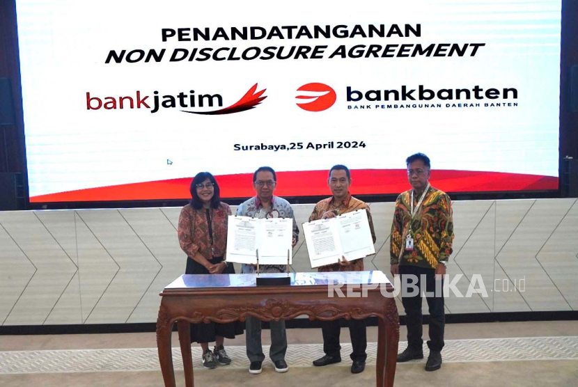 PT Bank Pembangunan Daerah Jawa Timur Tbk (Bank Jatim) dan PT Bank Pembangunan Daerah Banten (Bank Banten) telah menandatangani Non Disclosure Agreement (NDA) sebagai tindak lanjut dari rencana pembentukan Kelompok Usaha Bank (KUB). 