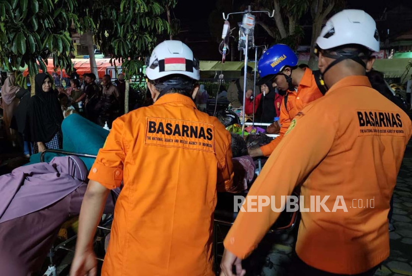 Ratusan pasien RSUD Kab Sumedang telah di evakuasi ke titik aman.