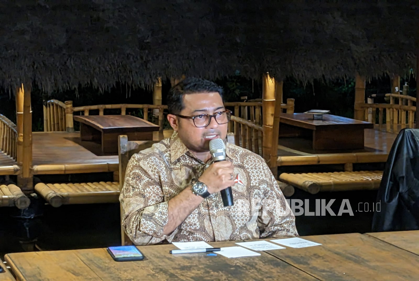 Sekretaris Jenderal Partai Demokrat, Teuku Riefky Harsya mengapresiasi Partai Keadilan Sejahtera (PKS) yang telah menyatakan secara resmi mendukung Anies Baswedan sebagai calon presiden (capres), di kawasan Bandara Soekarno-Hatta, Tangerang, Senin (30/1).