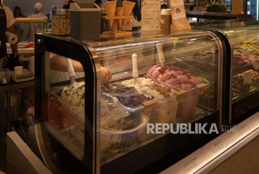 Sesa membuka gerai baru berkonsep on the go di Grand Indonesia, Jakarta. Salah satu menu yang dijual adalah es krim yang lebih sehat.