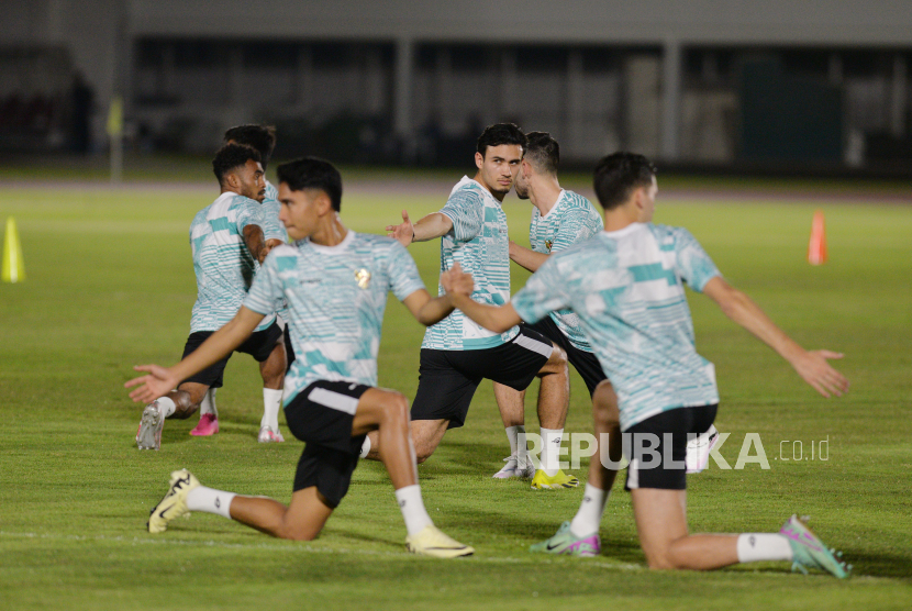 Pemain timnas Indonesia dalam sesi latihan jelang laga Kualifikasi Piala Dunia 2026 melawan Vietnam.