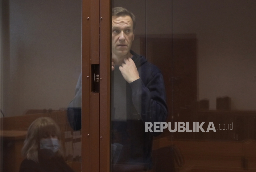 Gambar diam yang diambil dari rekaman video selebaran yang disediakan oleh layanan pers pengadilan distrik Babushkinsky menunjukkan pemimpin oposisi Rusia Alexei Navalny. Ilustrasi