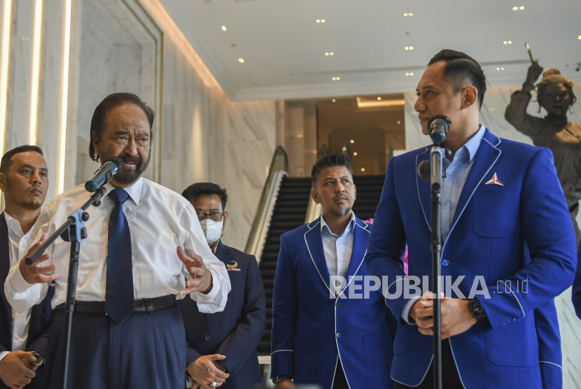 Ketua Umum Partai NasDem Surya Paloh (kiri) dan Ketua Umum Partai Demokrat Agus Harimurti Yudhoyono (kanan)