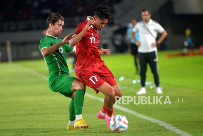 Pertandingan babak pertama antara Timnas Indonesia melawan Turkmenistan pada Kualifikasi Grup K AFC U23 Asian Cup 2024 di Stadion Manahan, Surakarta, Jawa Tengah, Selasa  (12/9/2023). Pada babak pertama Indonesia unggul 1-0 atas Turkmenistan melalui gol Ivar Jenner.