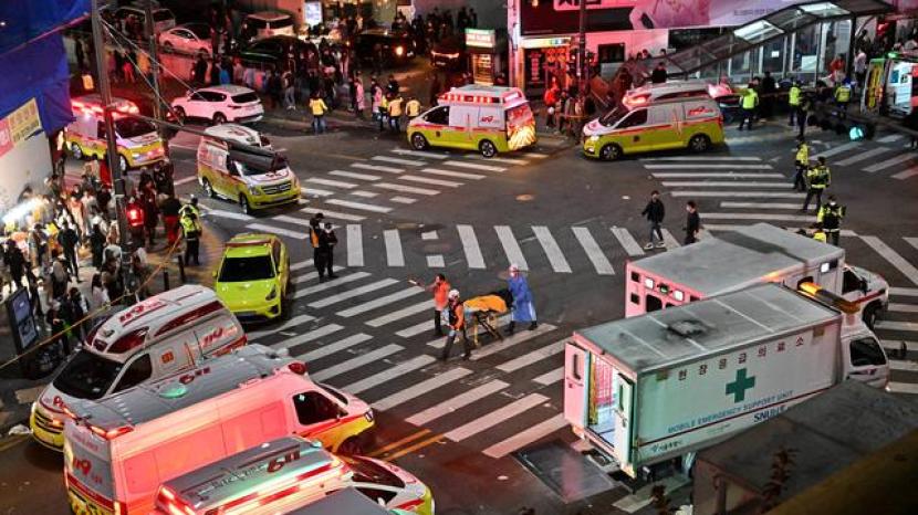 Tragedi Itaewon. Sebanyak 149 orang tewas dalam tragedi perayaan pesta Halloween di Itaewon, Seoul, Korea Selatan. Foto: AFP