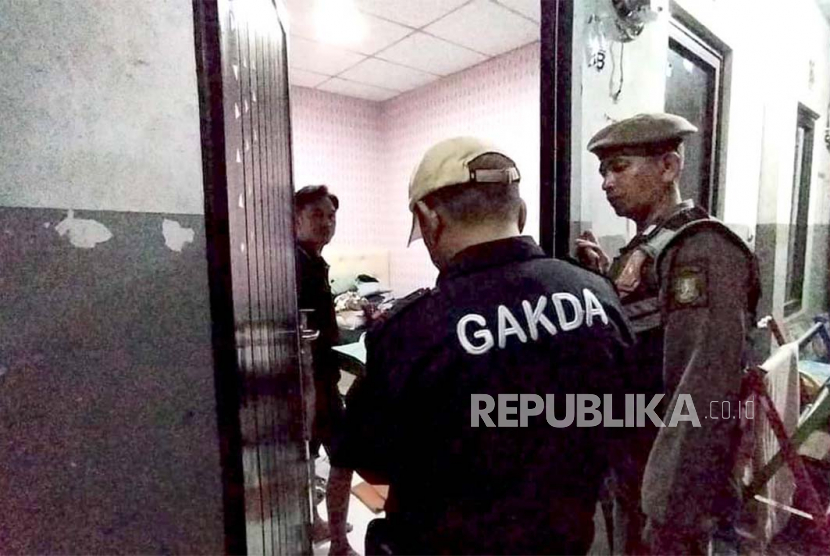 Polisi menggerebek sejumlah kamar kos di Kecamatan Bogor Tengah, Kabupaten Bogor, Jawa Barat (Foto: ilustrasi)