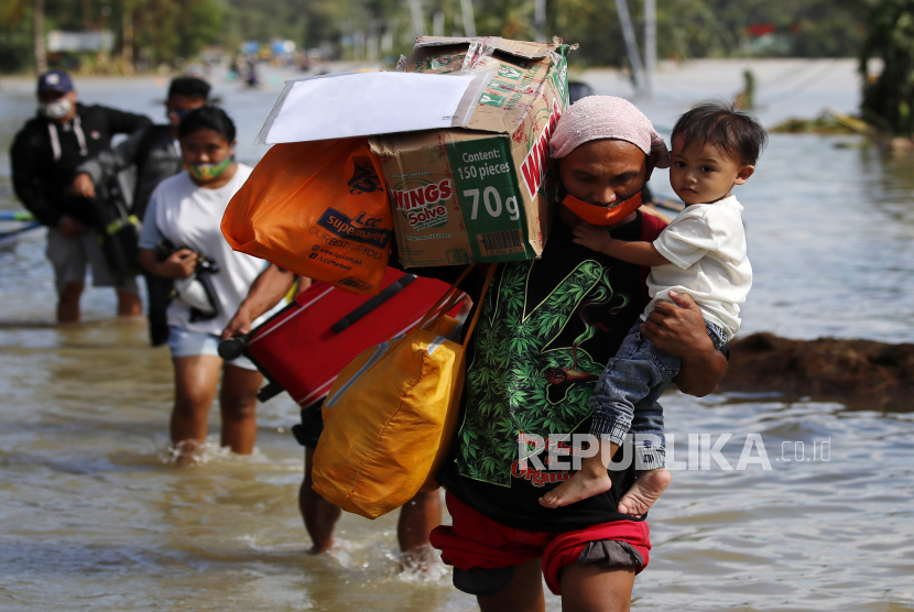 Siklon tropis Kompasu melanda Filipina hingga menyebabkan banjirdan longsor.