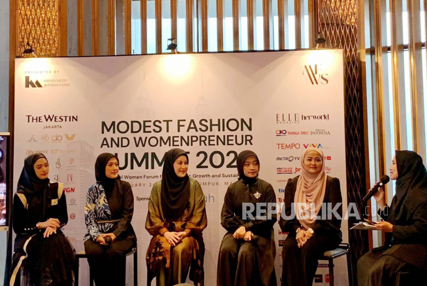 Konferensi pers Modest Fashion Womenpreneur Summit (MFWS) 2024 digelar di The Westin, Jakarta Selatan, Kamis (1/2/2024) dihadiri sejumlah CEO dari jenama modest fashion Tanah Air, yang akan ikut terlibat dalam MFWS 2024 di Kuala Lumpur, Malaysia, 8-10 Februari mendatang. 