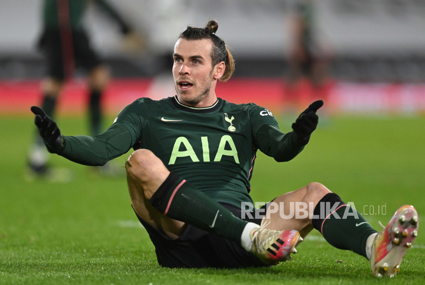  Gareth Bale bereaksi selama pertandingan sepak bola Liga Utama Inggris antara Fulham FC dan Tottenham Hotspur di London, Inggris, 4 Maret 2021.