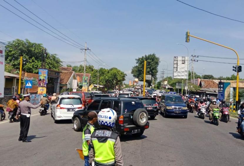 Waspada, Exit Tol Bandar-Jalan Arteri Jombang Macet