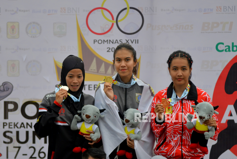 Pembagian medali pada gelaran POMNAS tahun lalu. Kalimantan Selatan telah ditunjuk sebagai tuan rumah Pekan Olahraga Mahasiswa Nasional (POMNAS) XVIII 2023 yang dijadwalkan akan digelar pada Oktober nanti yang berpusat di Universitas Lambung Mangkurat (ULM), Banjarmasin. 