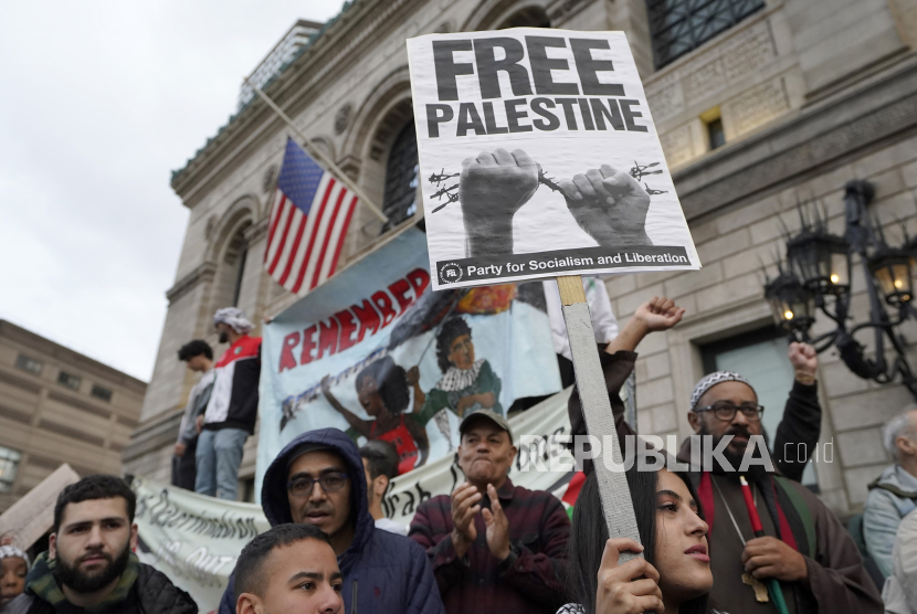 Aksi solidaritas untuk rakyat Palestina di Boston, Massachusetts, Selasa (16/10/2023) waktu setempat.