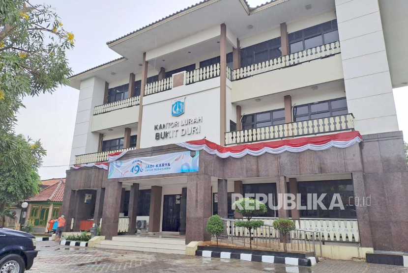 Kantor Lurah Bukit Duri di Tebet, Jakarta Selatan, Jumat (7/7/2023). Kelurahan Bukit Duri sebut tidak ada fenomena 'numpang' KK untuk masuk SMAN 8 Jakarta.