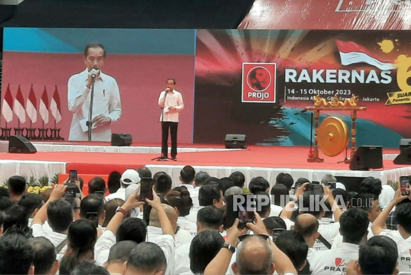 Presiden Jokowi ketika menbuka Rakernas Projo di Indonesia Arena, Kompleks GBK, Jakarta, Sabtu (14/10/2023).