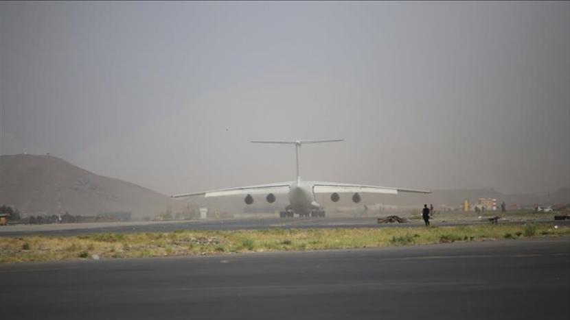 Sebuah pesawat Uni Emirat Arab (UEA) yang mengangkut bantuan kemanusiaan untuk rakyat Afghanistan mendarat di bandara Kabul pada Jumat (3/9).