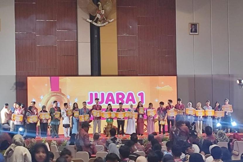 IKJ beri beasiswa bagi juara umum FLS3N asal Jatim.