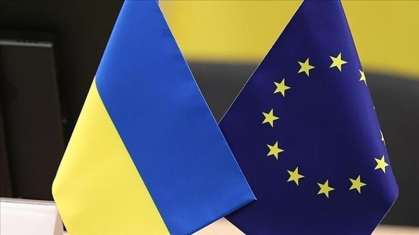 Presiden Ukraina Volodymyr Zelenskyy pada Ahad (6/11/2022) berbincang via telepon dengan Presiden Komisi Eropa Ursula von der Leyen guna membahas bantuan keuangan untuk Ukraina, serta kesepakatan gandum dan memperkuat sanksi terhadap Iran.