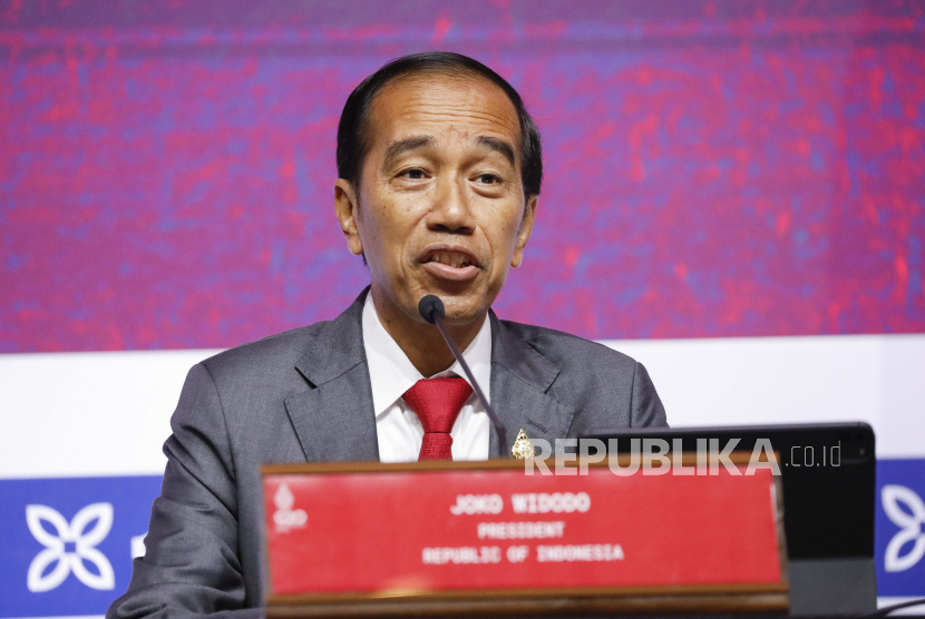 Presiden Indonesia Joko Widodo berbicara saat konferensi pers di KTT Pemimpin G20 di Nusa Dua, Bali, Indonesia, Rabu, 16 November 2022.