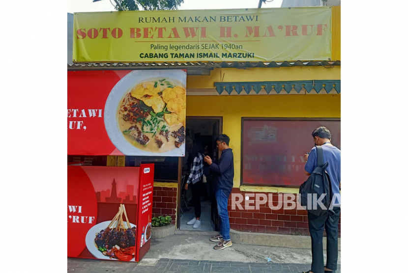 Rumah makan Soto Betawi Hj Maruf cabang Tebet, Jakarta Selatan. Rumah makan ini termasuk salah satu Koleksi Juara Lokal GoFood.