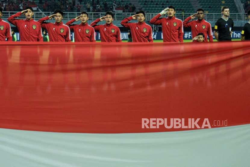 Pemain timnas Indonesia U17 saat bertanding melawan Panama pada pertandingan babak penyisihan grup A Piala Dunia U-17 2023 di Stadion Gelora Bung Tomo, Surabaya, Jawa Timur, Senin (13/11/2023).
