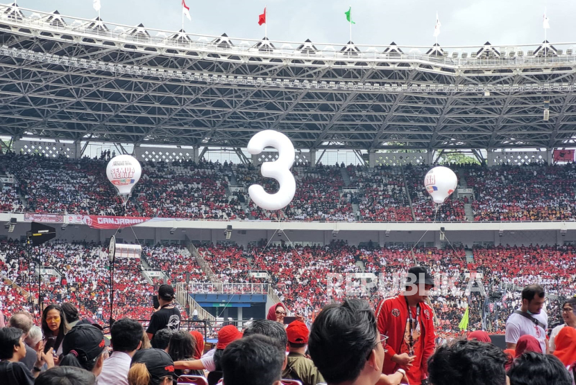 Suasana kampanye akbar Ganjar Pranowo-Mahfud MD di Stadion Utama Gelora Bung Karno (GBK), Jakarta, Sabtu (3/2/2024). 