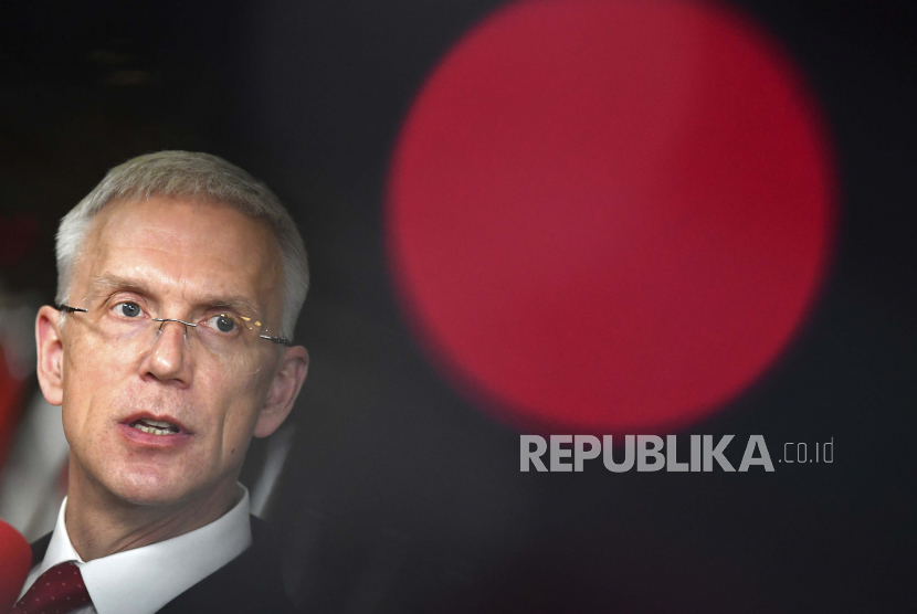  Perdana Menteri Latvia Krisjanis Karins mengundurkan diri,