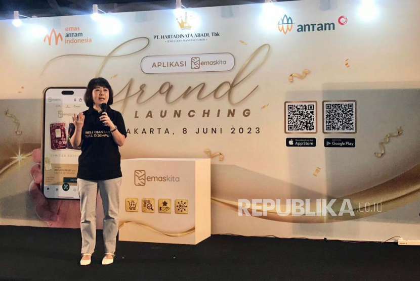 CEO PT Hartadinata Abadi Sandra Sunanto secara resmi merilis aplikasi Emaskita di Jakarta, Kamis (8/6/2023). 