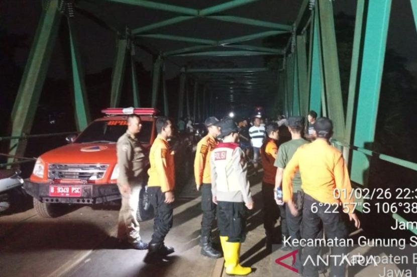 Pencarian Pekerja Jatuh ke Sungai Cisadane di Bogor Terus Dilakukan