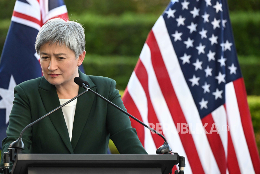 Menteri Luar Negeri (Menlu) Australia Penny Wong mengatakan, saat ini negaranya sedang melangsungkan negosiasi untuk mengadakan pertemuan tingkat tinggi antar-pemerintah bersama Menlu Cina Wang Yi. 