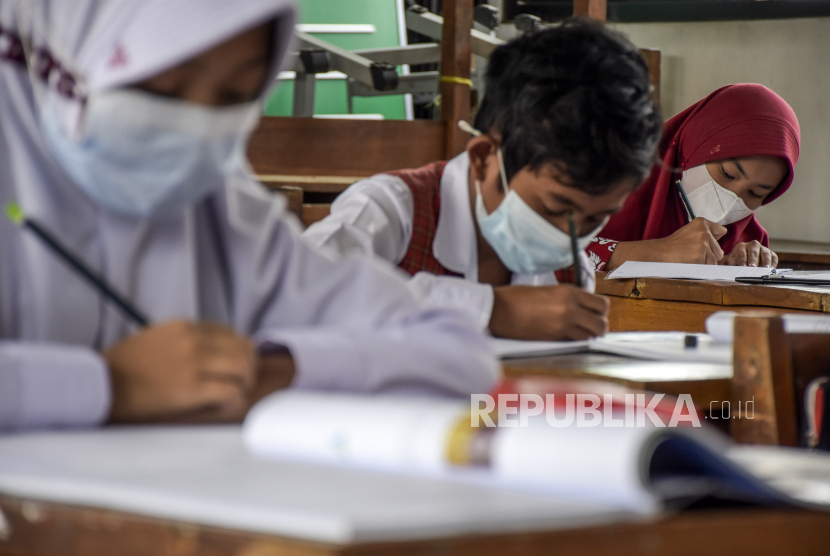  Anggota Komisi X DPR RI, Sakinah Alfujri, meminta Kemendikbudristek untuk turut memperhatikan peningkatan literasi membaca melalui program episode 23 Merdeka Belajar di daerah terdepan, terluar, tertinggal (3T). (ilustrasi).