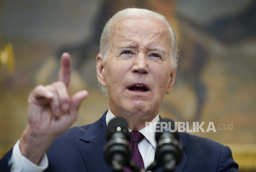 Presiden AS Joe Biden meminta anggota parlemen dari Partai Republik di Kongres AS untuk bernegosiasi dengan rekan-rekannya dari Partai Demokrat mengenai reformasi aturan pemakaian senjata api. 