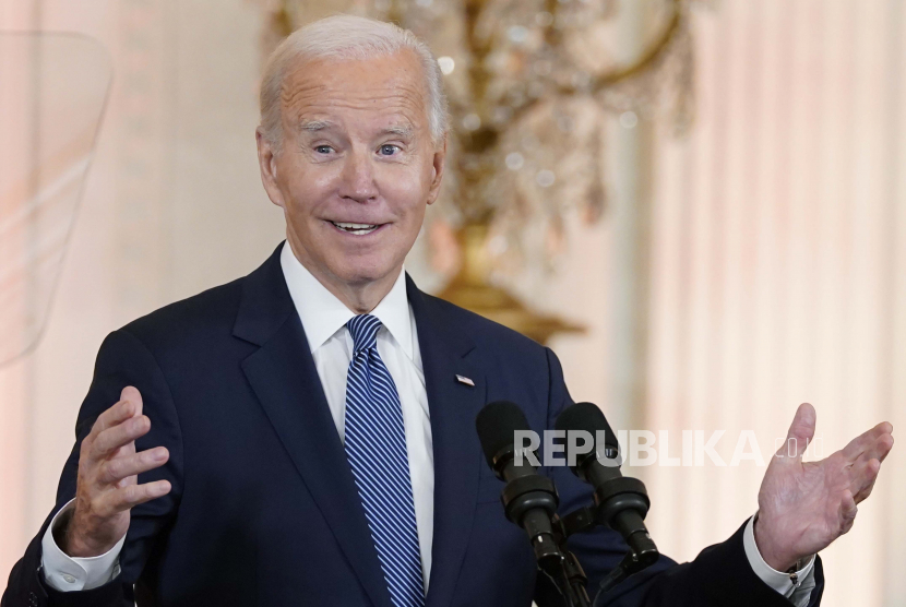 Presiden Joe Biden berbicara dalam sebuah acara untuk merayakan Diwali, di Ruang Timur Gedung Putih, Senin, 24 Oktober 2022, di Washington.