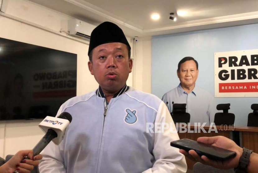 Sekretaris TKN Prabowo-Gibran, Nusron Wahid saat diwawancarai wartawan di Media Center TKN, Jakarta Selatan, Senin (8/1/2024).
