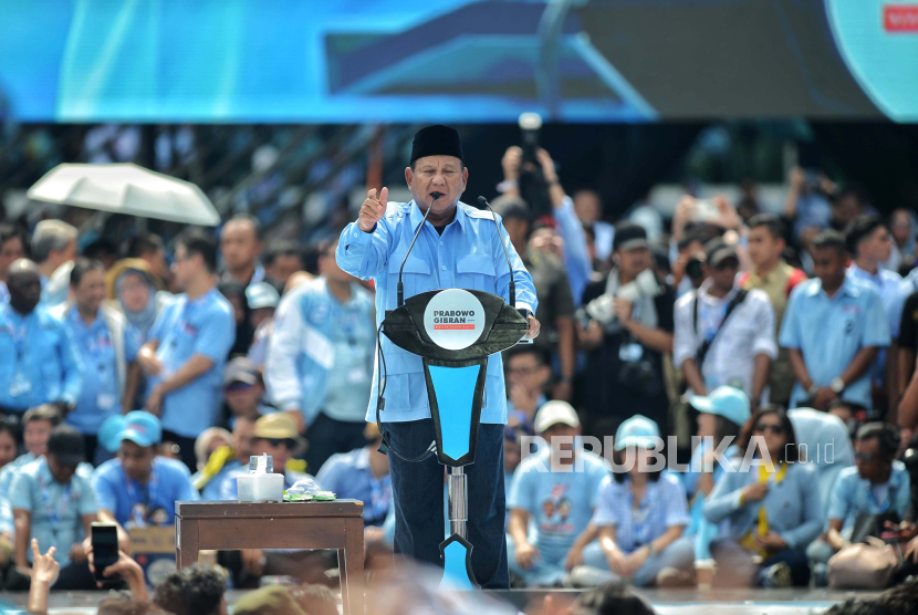 Capres nomor urut 02 Prabowo Subianto menyampaikan pidato politiknya di hadapan pendukungnya saat gelaran kampanye akbar, di Gelora Bung Karno, Jakarta, Sabtu (10/2/2024).