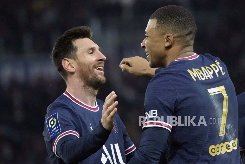 Kylian Mbappe, (kanan) dengan Lionel Messi (kiri). Es Krim Aice munculkan rasa baru yang berkolaborasi dengan pesepakbola Kylian Mbappe.