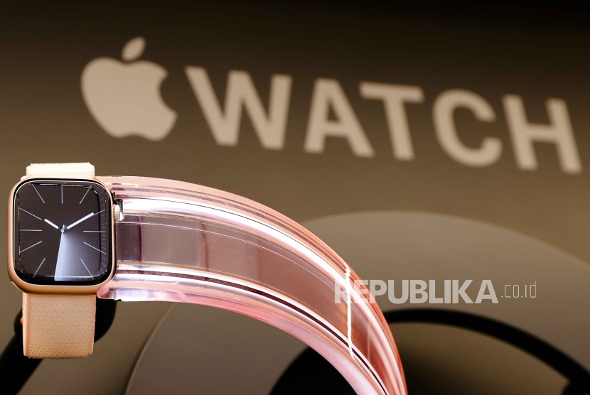 Apple Watch Seri 9 dipajang di Apple Store di Austin, Texas, AS, 18 Desember 2023. Apple akan menghentikan penjualan jam tangan versi Seri 9 dan Ultra 2 karena sengketa paten yang sedang berlangsung.