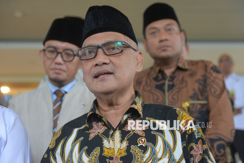 Menteri Haji dan Umrah Mochamad Irfan Yusuf di Kejaksaan Agung, Jakarta, Selasa (14/10/2025).