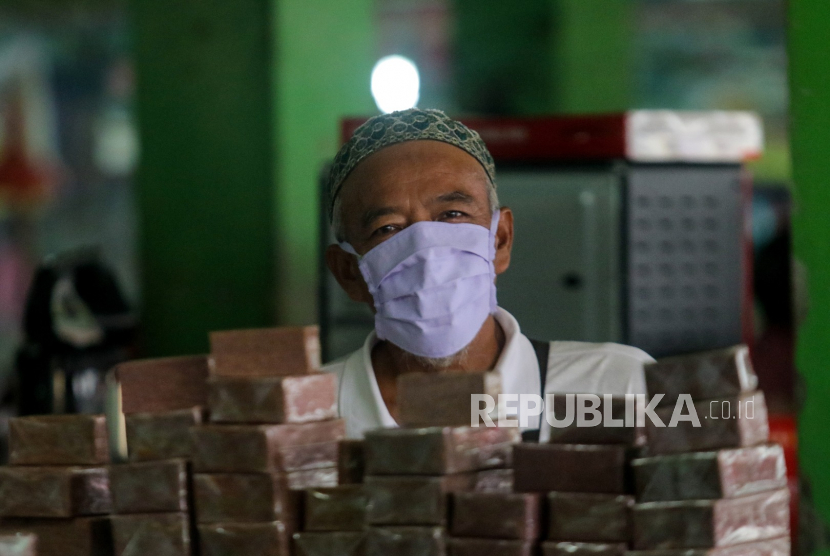 Pedagang mengenakan masker di Pasar Pagi Kota Pangkalpinang, Kepulauan Bangka Belitung (ilustrasi). Pasien Covid-19 di Belitung kondisinya makin membaik.