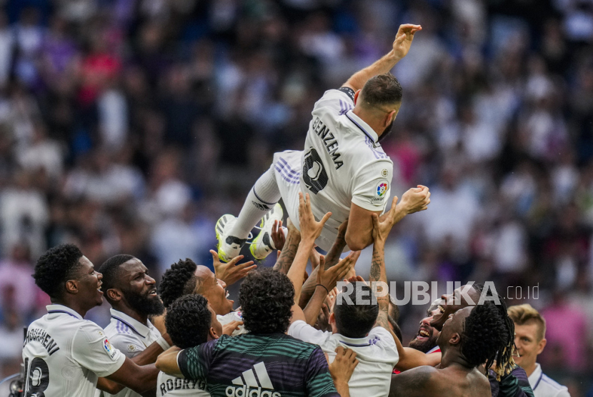 Penyerang Real Madrid Karim Benzema dalam laga perpisahannya kontra Athletic Bilbao di La Liga Spanyol 