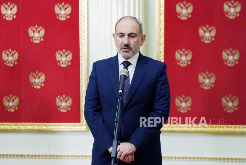  Perdana Menteri Armenia Nikol Pashinyan. Anggota dewan di Armenia ribut di sidang parlemen.