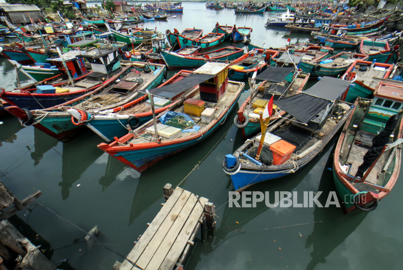 Kapal nelayan bersandar (ilustrasi)