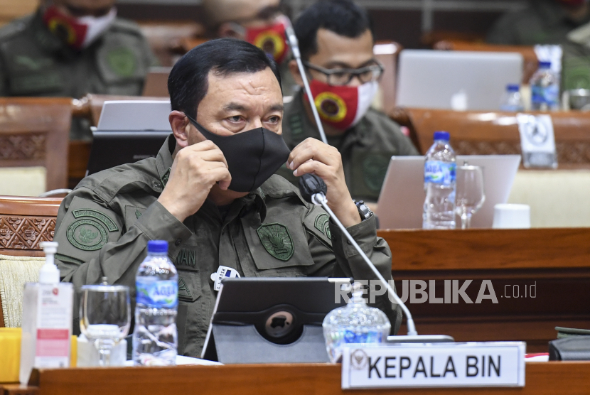 Kepala Badan Intelijen Negara (BIN) Jenderal Polisi (Purn) Budi Gunawan mengikuti rapat kerja dengan Komisi I DPR di Kompleks Parlemen, Senayan, Jakarta, Senin (8/2). 