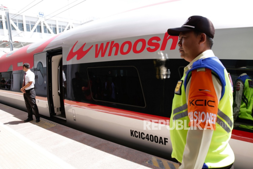 Kereta Cepat pertama di Asia Tenggara, Whoosh, kembali membuka uji coba secara gratis untuk periode 11-16 Oktober 2023.