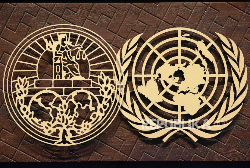 Logo Mahkamah Internasional (kiri) dan PBB 