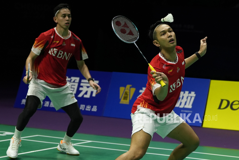 Indonesia tertinggal  0-2 dari China pada final Thomas Cup 2024 di Hi Tech Zone Sports Centre, Chengdu, Ahad (5/5/2024) petang WIB. Pada laga kedua, Ganda Putera merah-putih, Fajar Alfian/M Rian. 