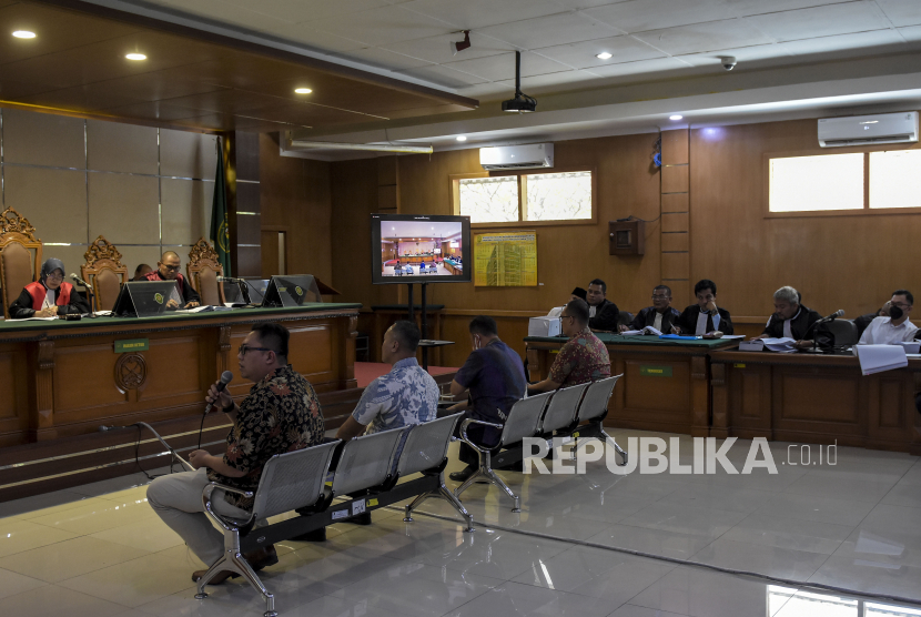 Sejumlah saksi memberikan keterangan saat sidang lanjutan kasus dugaan suap terkait pengadaan CCTV dan penyedia jasa internet pada program Bandung Smart City di Pengadilan Tipikor Bandung.