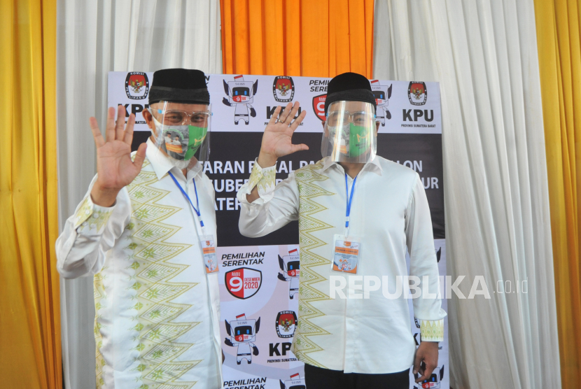 Pasangan bakal calon gubernur dan wakil gubernur Sumatra Barat, Mahyeldi Ansharullah (kiri) dan Audy Joinaldy yang diusung PKS dan PPP.