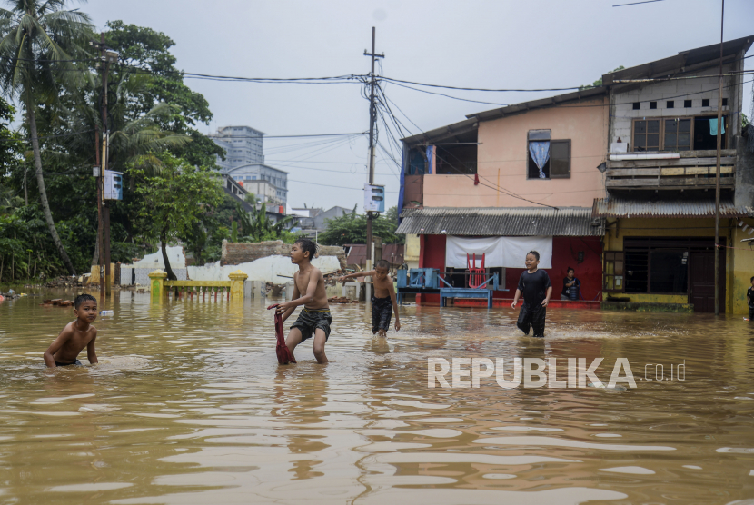 Banjir di Kabupaten Cilacap, Jawa Tengah, mulai surut.