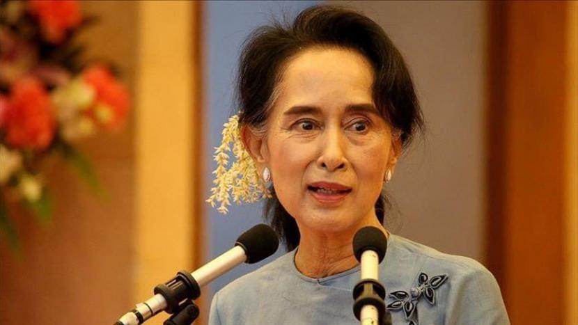 Pengamat menilai Indonesia bisa melakukan pendekatan secara internal agar situasi tidak semakin memburuk terkait kudeta militer dan penangkapan terhadap Penasihat Negara Aung San Suu Kyi yang terjadi di Myanmar pada Senin (1/2).