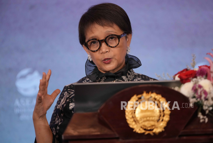 Menlu RI, Retno Marsudi mengatakan Indonesia akan terus mengupayakan dialog inklusif terkait dengan penyelesaian konflik yang terjadi di Myanmar.